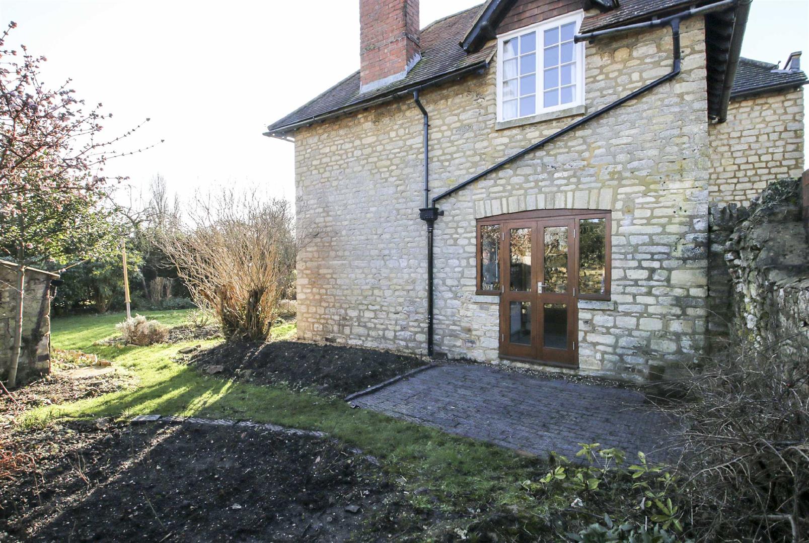 Yardley Road, Cosgrove, Milton Keynes